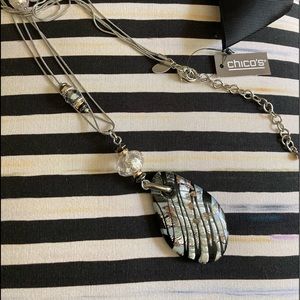 Chico’s NWT Glass swirl pendant 30-34” chain